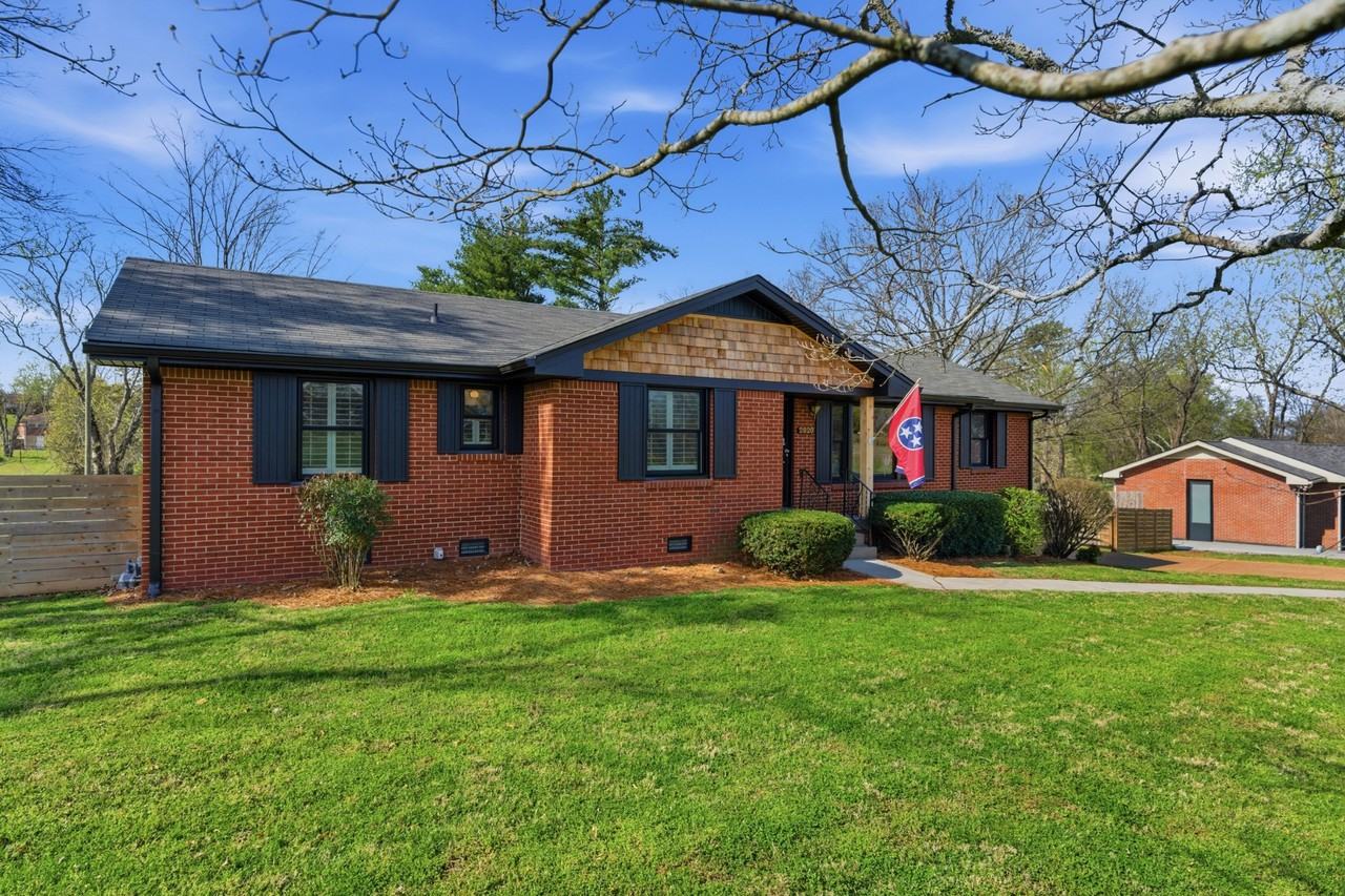 2820 Donna Hill Dr - Photo 3 of 41