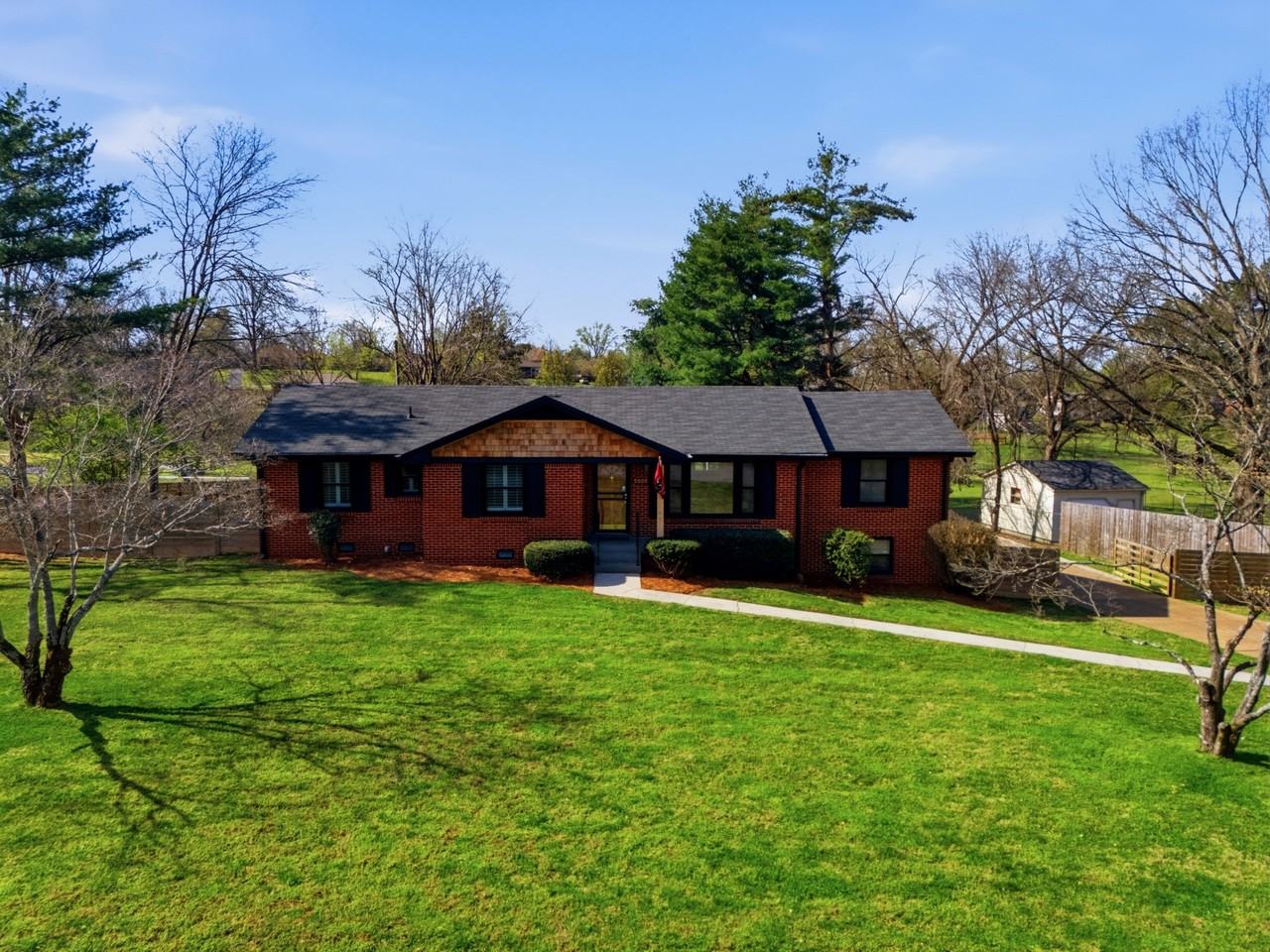 2820 Donna Hill Dr - Photo 4 of 41