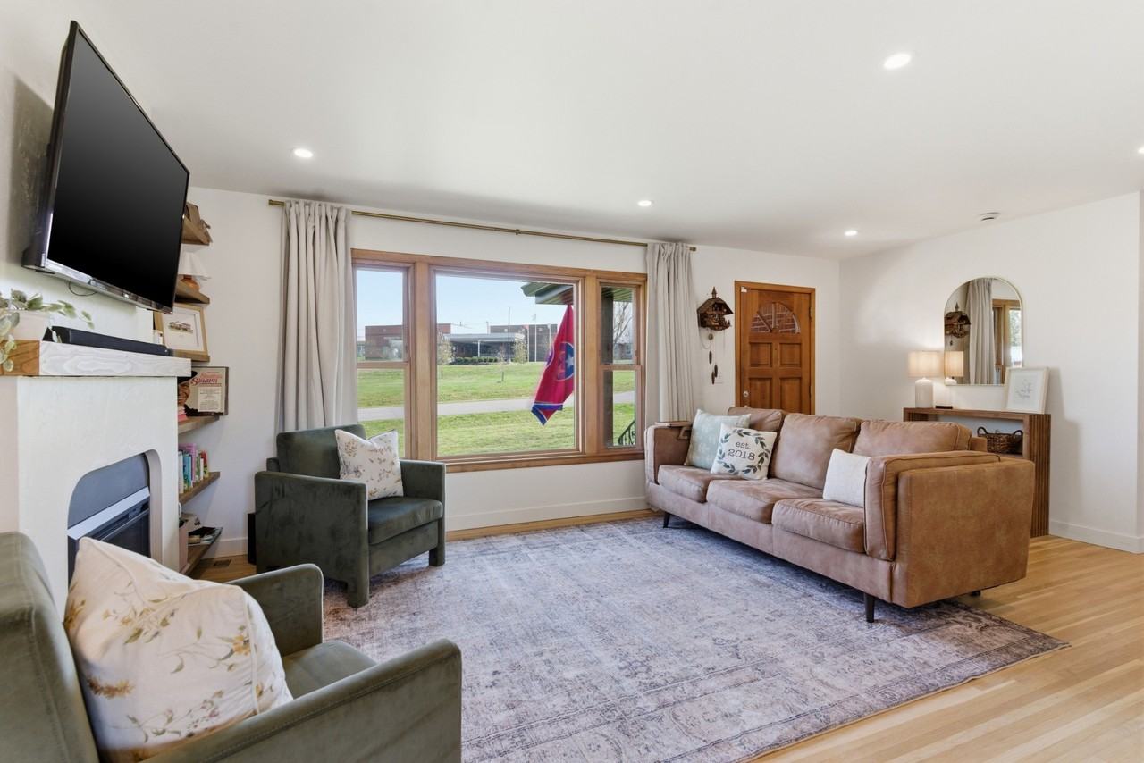 2820 Donna Hill Dr - Photo 6 of 41