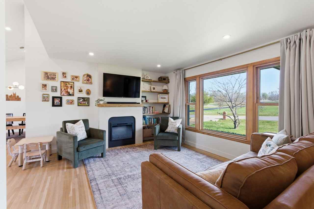 2820 Donna Hill Dr - Photo 7 of 41