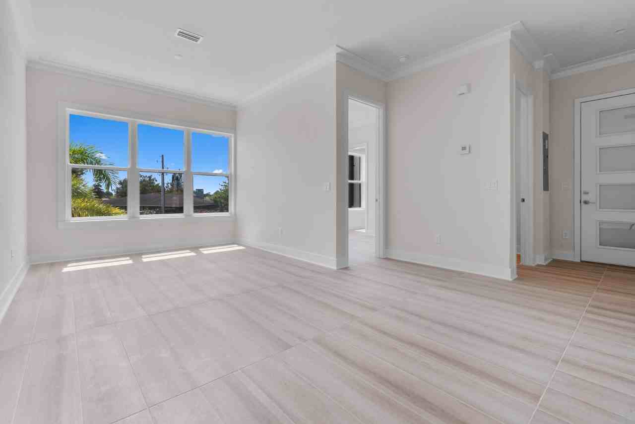 772 Gran Kaymen Way - Photo 5 of 35