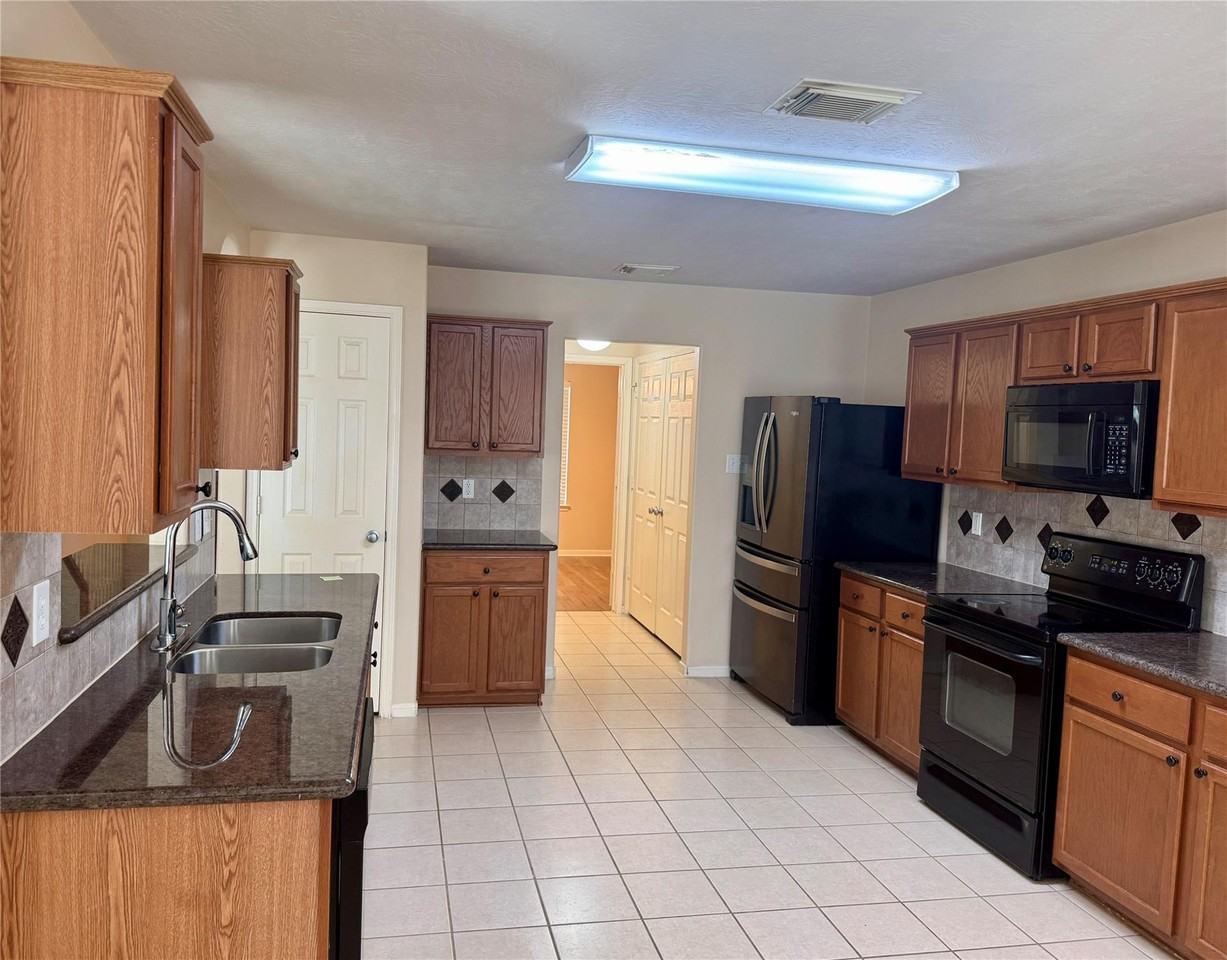 2311 Slate Ridge Ln - Photo 3 of 11