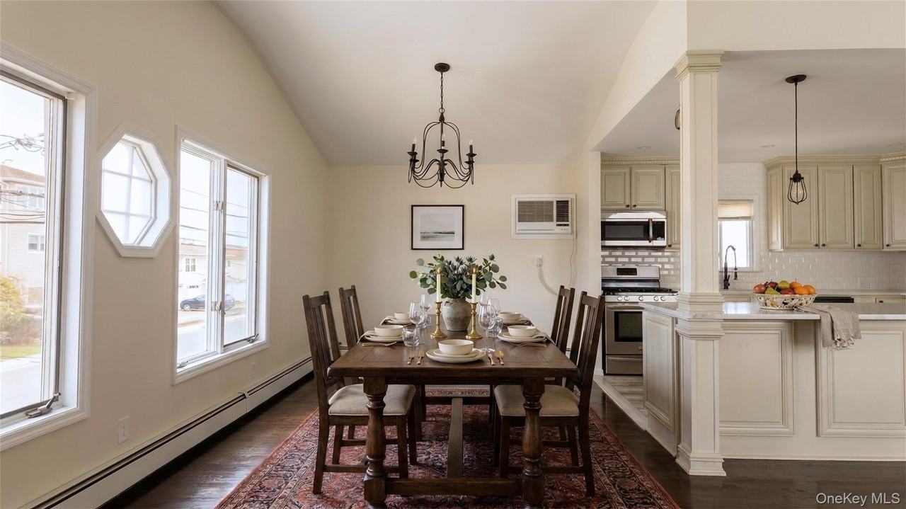 468 Nassau Ave - Photo 3 of 12