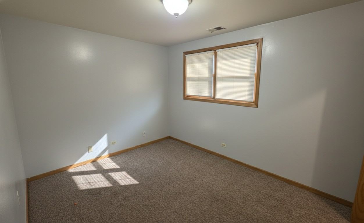 445 W 37th St - Photo 4 of 9