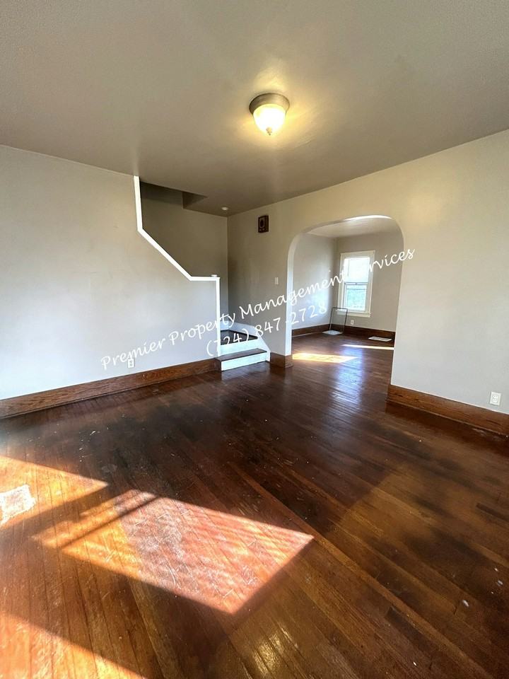 979 King Street - Photo 5 of 31