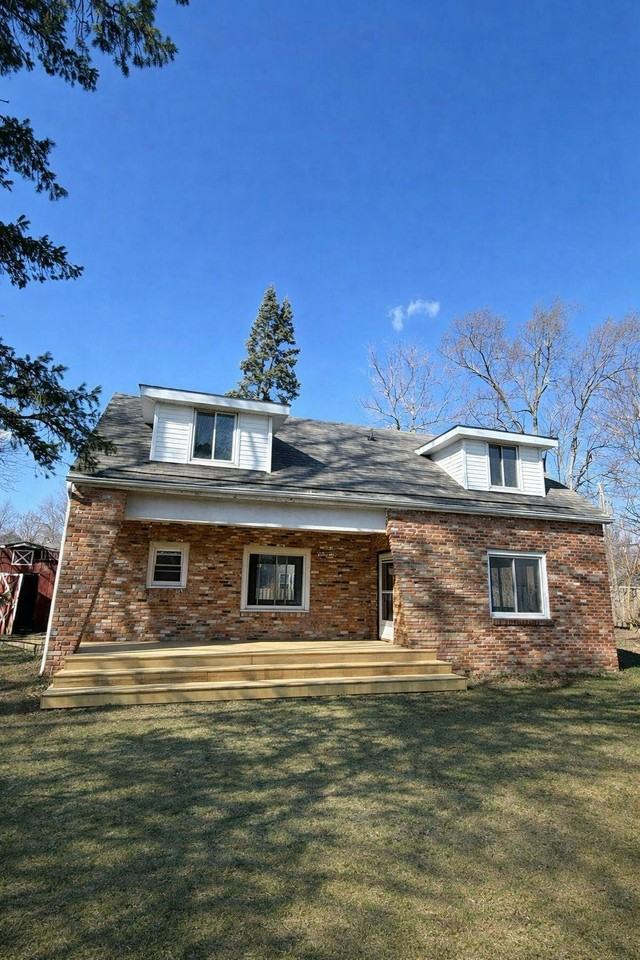 5563 Silvertown Drive - Photo 2 of 10