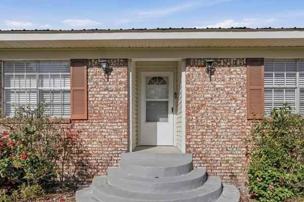 125 Jeff Ave - Photo 2 of 13