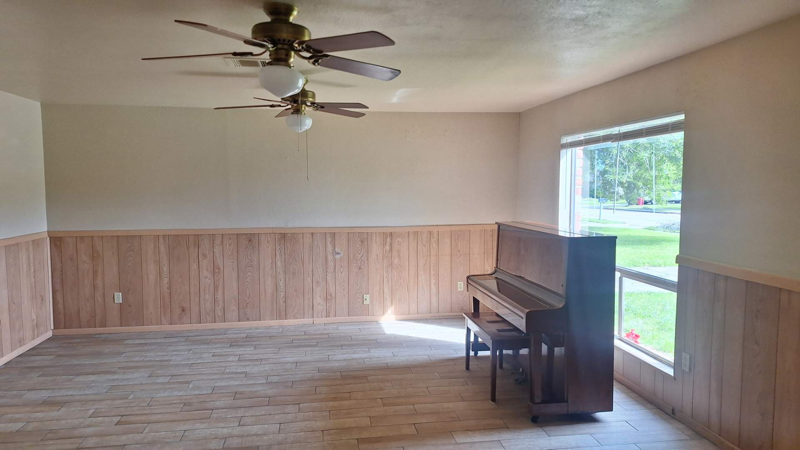 1410 N Avenue R - Photo 5 of 35