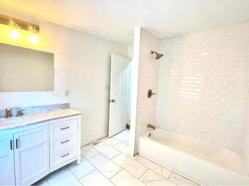 2457 Gaul St - Photo 3 of 8