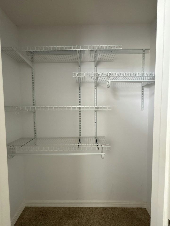 812 E Spring Dr - Photo 4 of 21