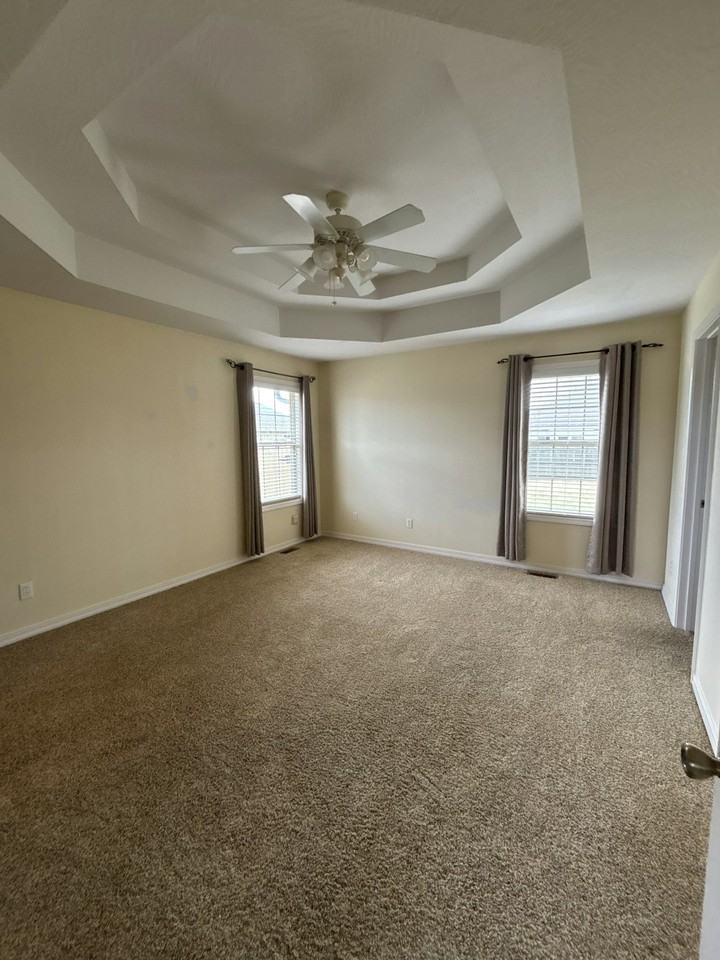 812 E Spring Dr - Photo 5 of 21