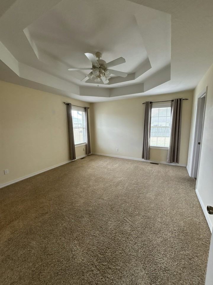 812 E Spring Dr - Photo 7 of 21