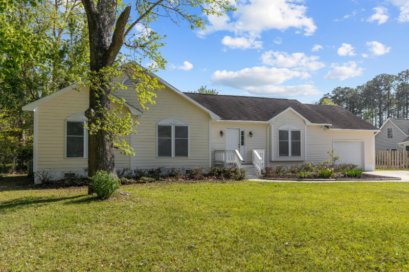 736 Comet Dr - Photo 2 of 44