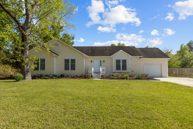 736 Comet Dr - Photo 3 of 44