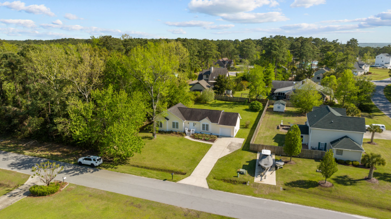 736 Comet Dr - Photo 4 of 44