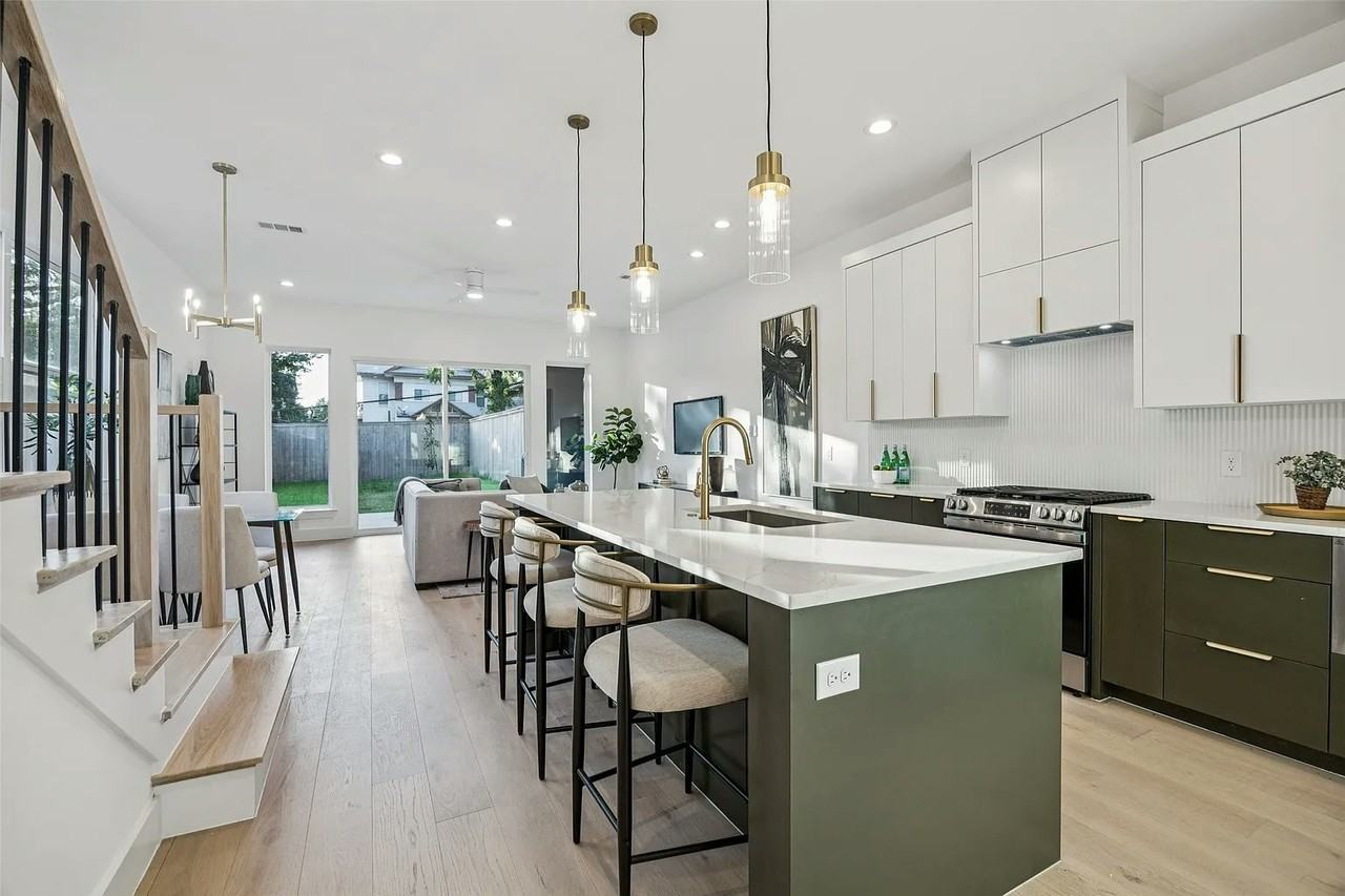 5631 Eastside Avenue - Photo 2 of 16