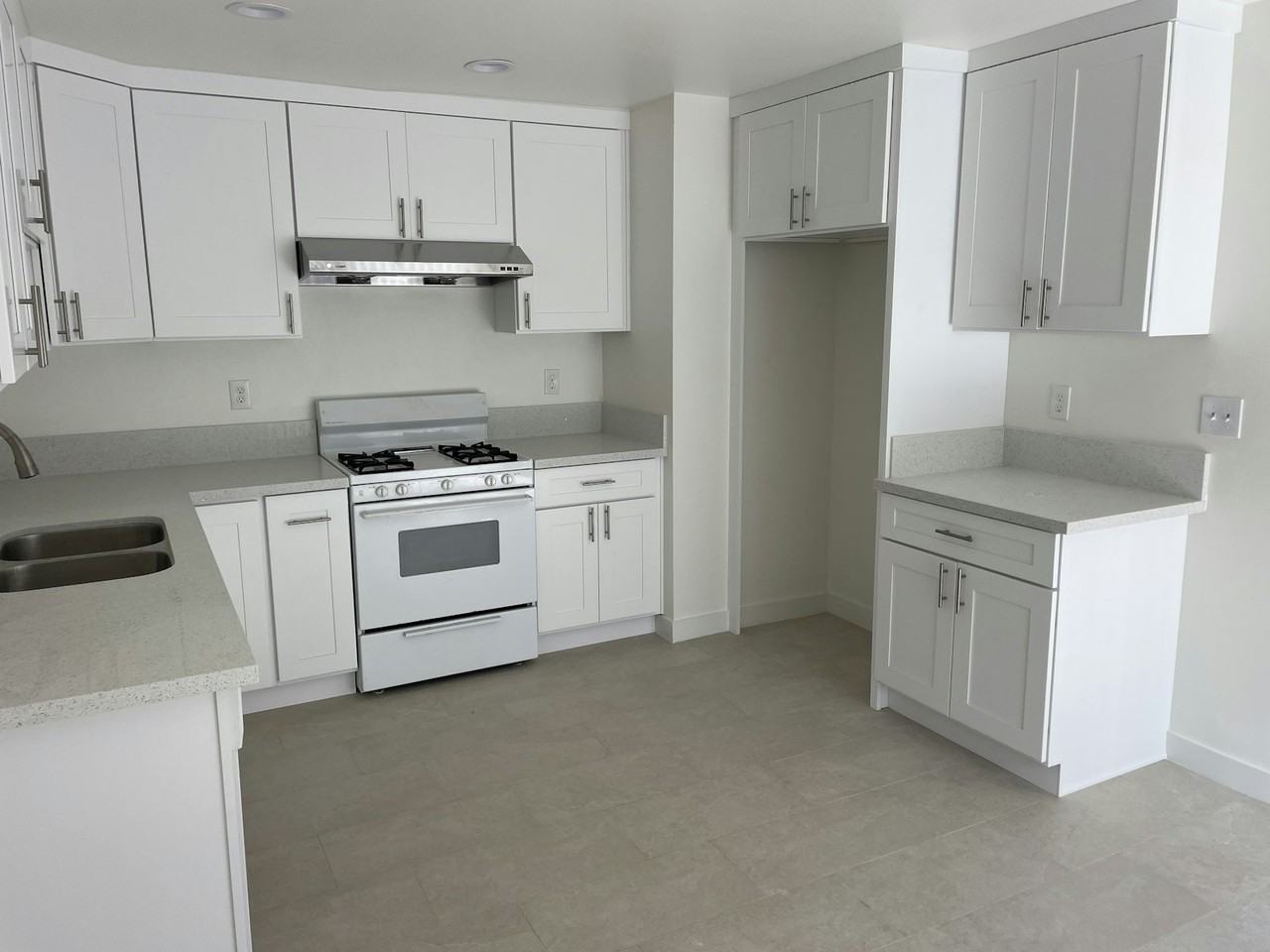 8072 Constantine Drive, Unit A - Photo 4 of 9