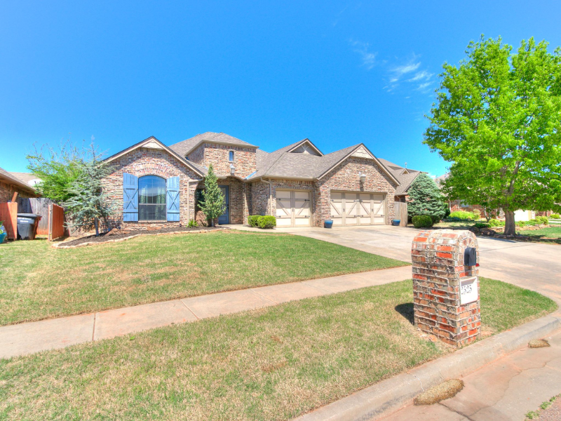 2525 Se 13th St - Photo 2 of 32