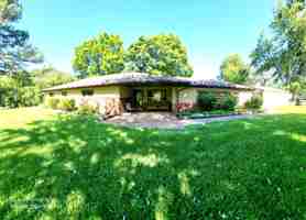 featured image of 7 Edwards Ln