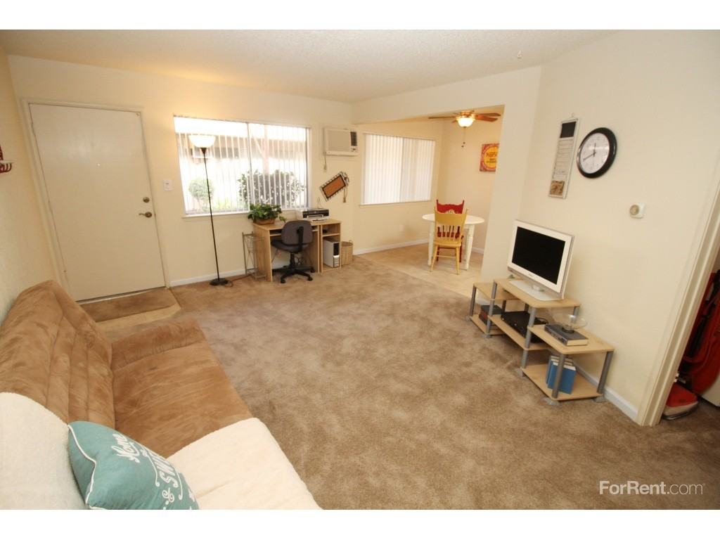 Howe Manor Apartments - NO VACANCY AT THIS TIME! - Photo 2 of 12