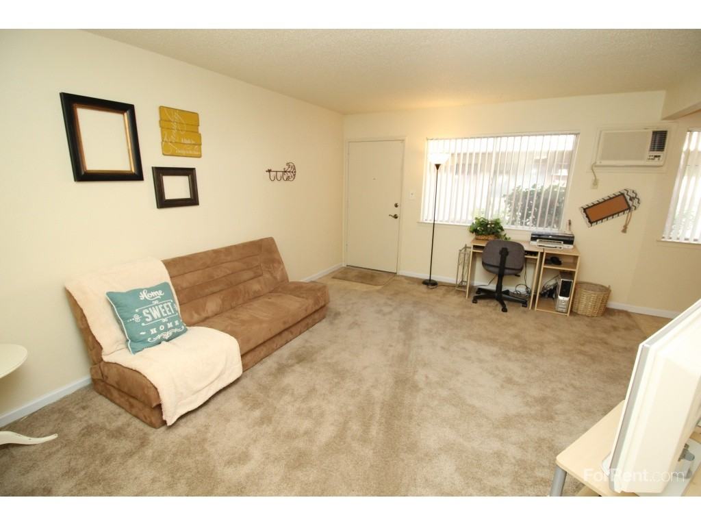 Howe Manor Apartments - NO VACANCY AT THIS TIME! - Photo 3 of 12