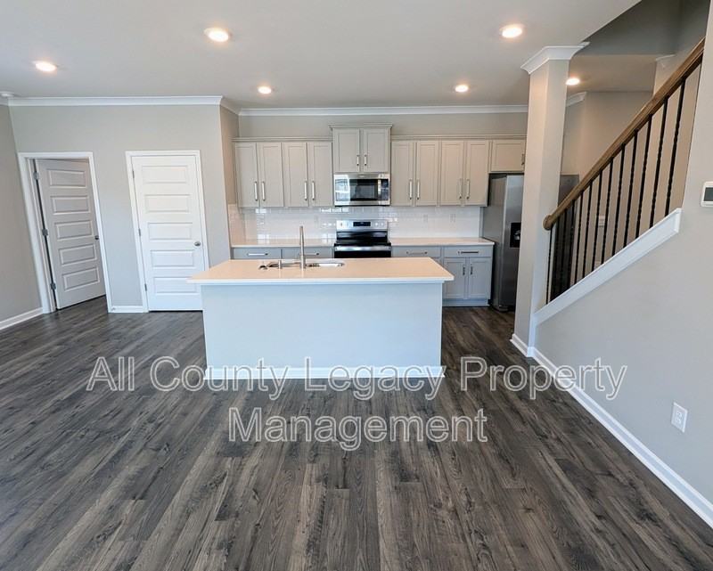 602 Silvermoon Dr - Photo 2 of 11