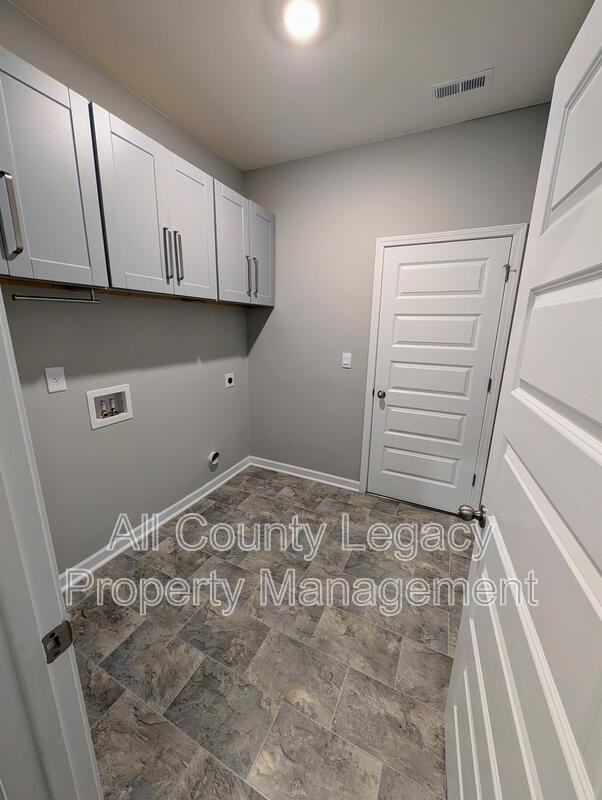 602 Silvermoon Dr - Photo 4 of 11