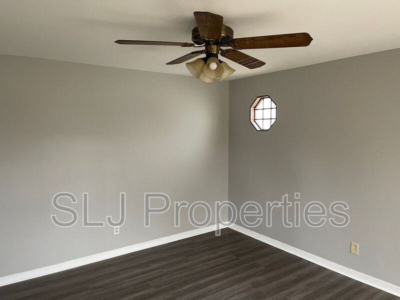 10818 Grafton Hall Rd - Photo 3 of 11