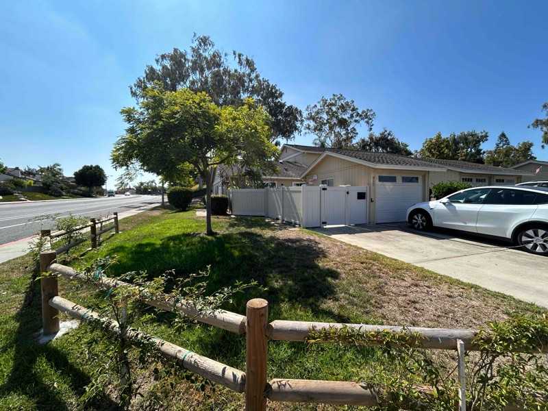 357 Winsome Pl - Photo 3 of 18