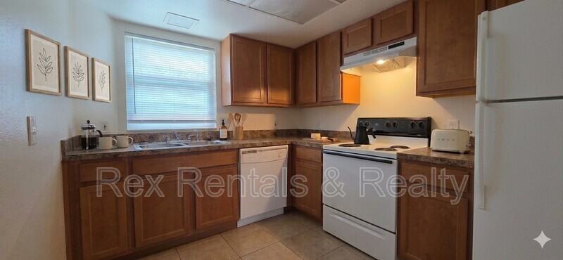 2820 Dupont St S #201 - Photo 6 of 20