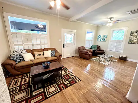 1211 Santa Monica St - Photo 3 of 20