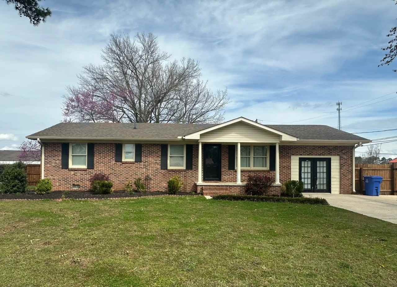 18516 Elles Dr - Photo 2 of 17