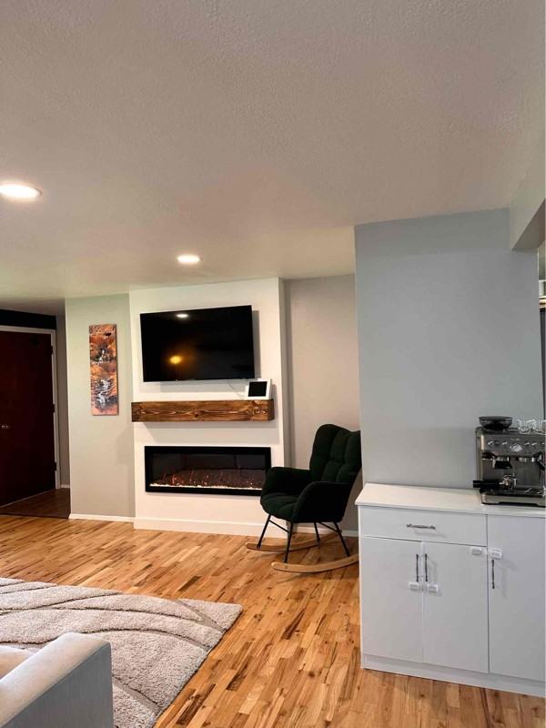 712 25th Ave Ne - Photo 2 of 24