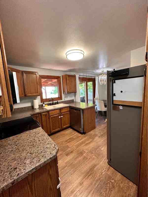 712 25th Ave Ne - Photo 5 of 24