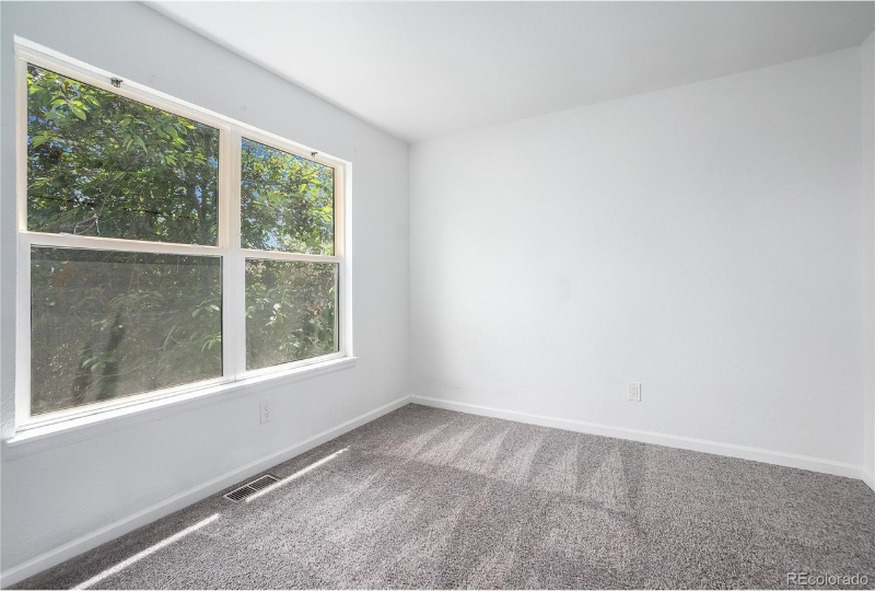 6320 W Byers Pl - Photo 3 of 16