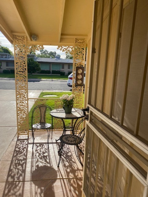 10022 W Lakeview Cir N - Photo 2 of 23