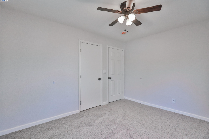 102 Redwood Ave #A - Photo 3 of 9