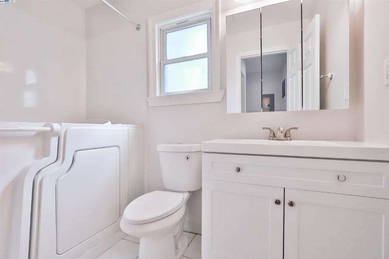 102 Redwood Ave #A - Photo 5 of 9