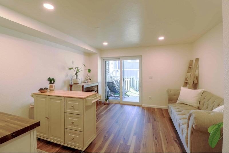 2080 Oakcrest Cir - Photo 2 of 8