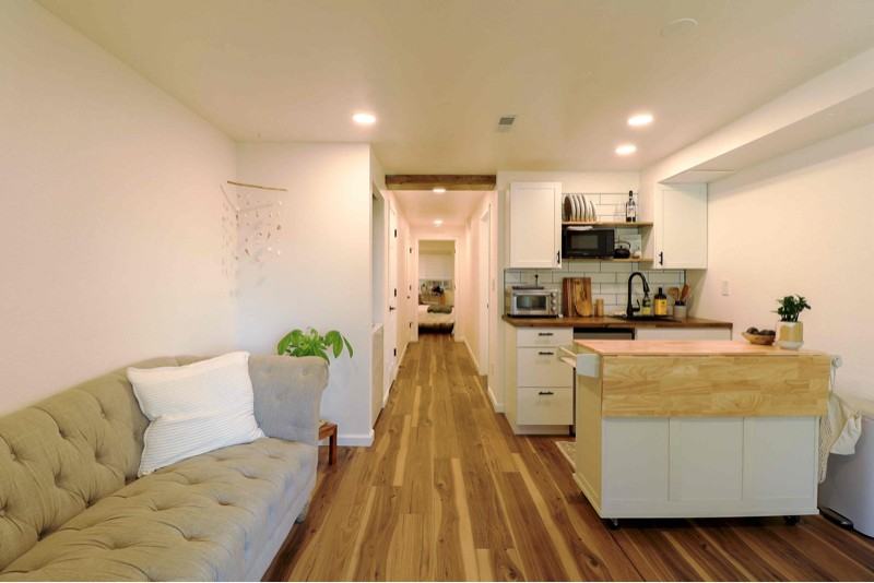 2080 Oakcrest Cir - Photo 3 of 8