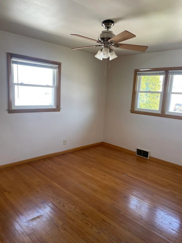 3957 N 98th St - Photo 4 of 8