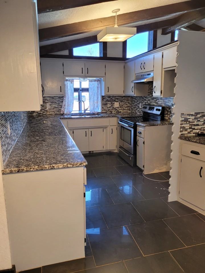 102 Redbird Cir - Photo 3 of 10