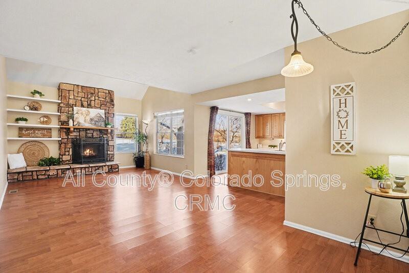 378 Cobblestone Dr - Photo 2 of 22