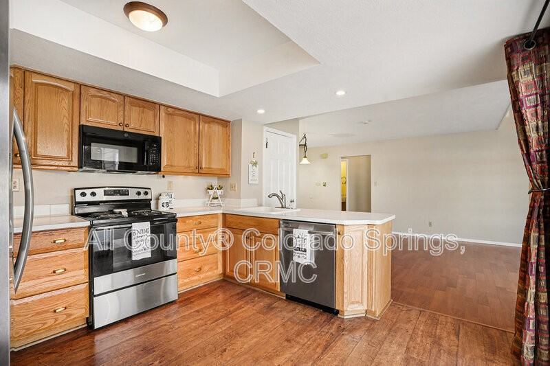 378 Cobblestone Dr - Photo 4 of 22