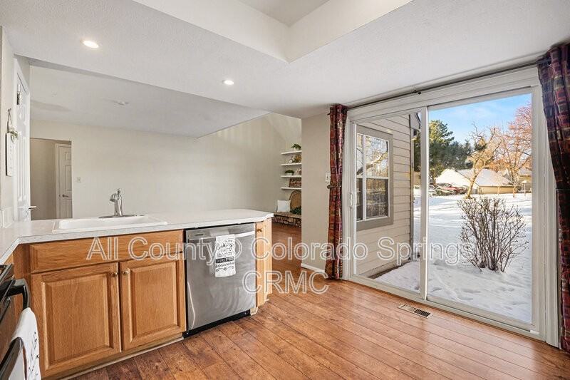 378 Cobblestone Dr - Photo 5 of 22