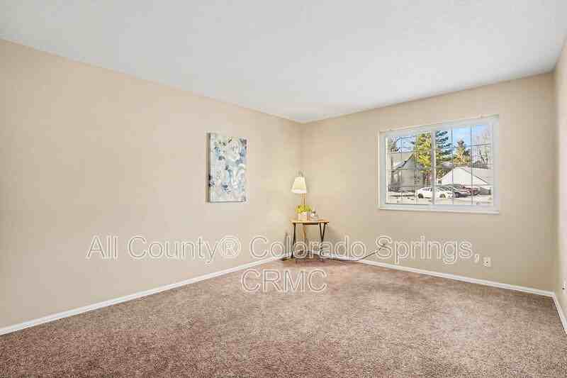 378 Cobblestone Dr - Photo 6 of 22