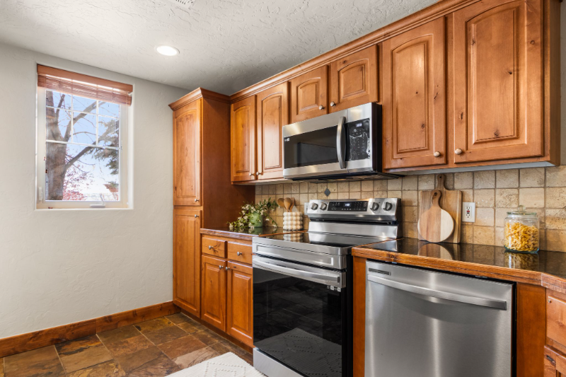 6095 Fox Pointe Cir #A1 - Photo 6 of 23