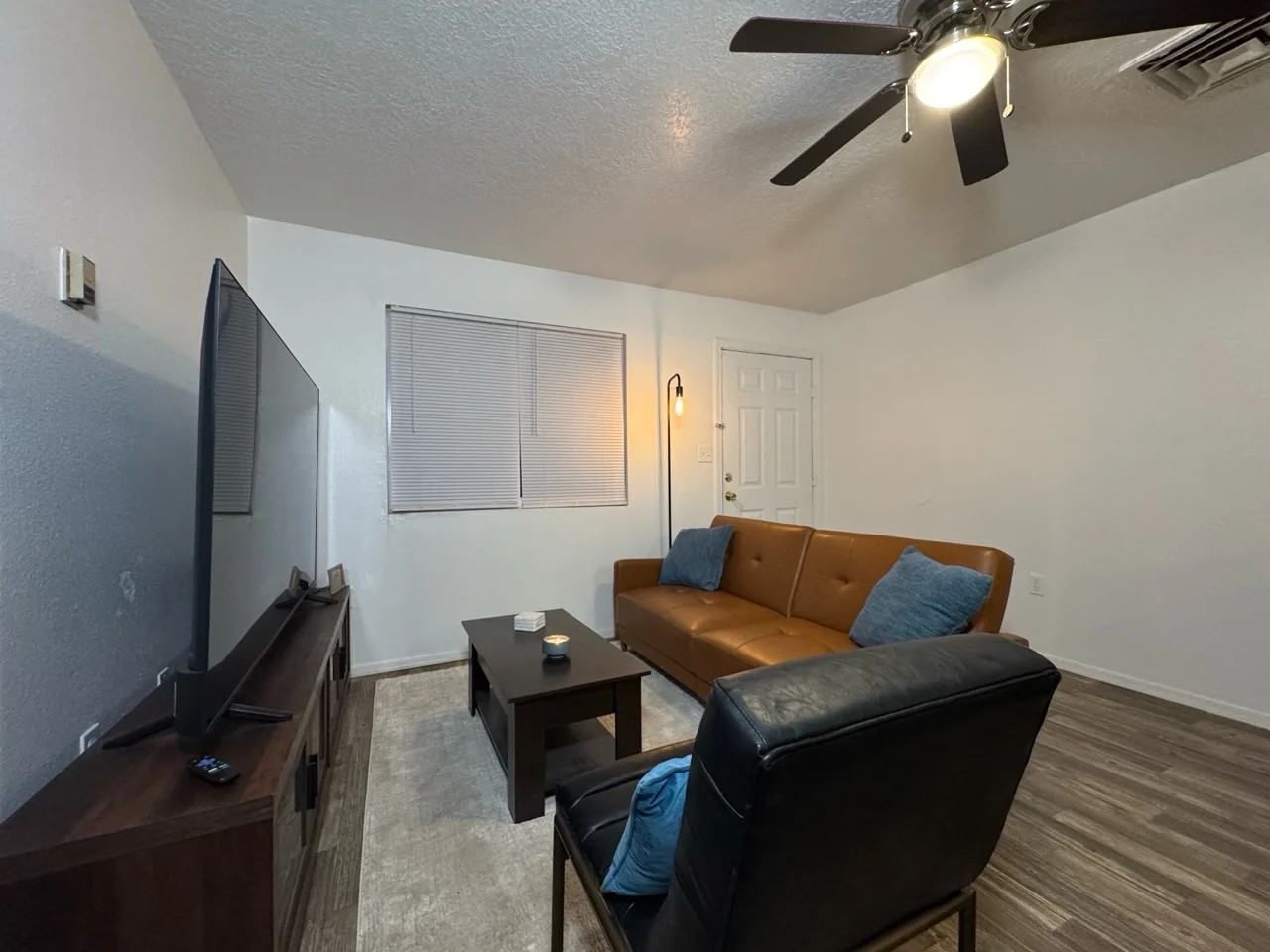 652 Vancouver Rd Se #C - Photo 4 of 11