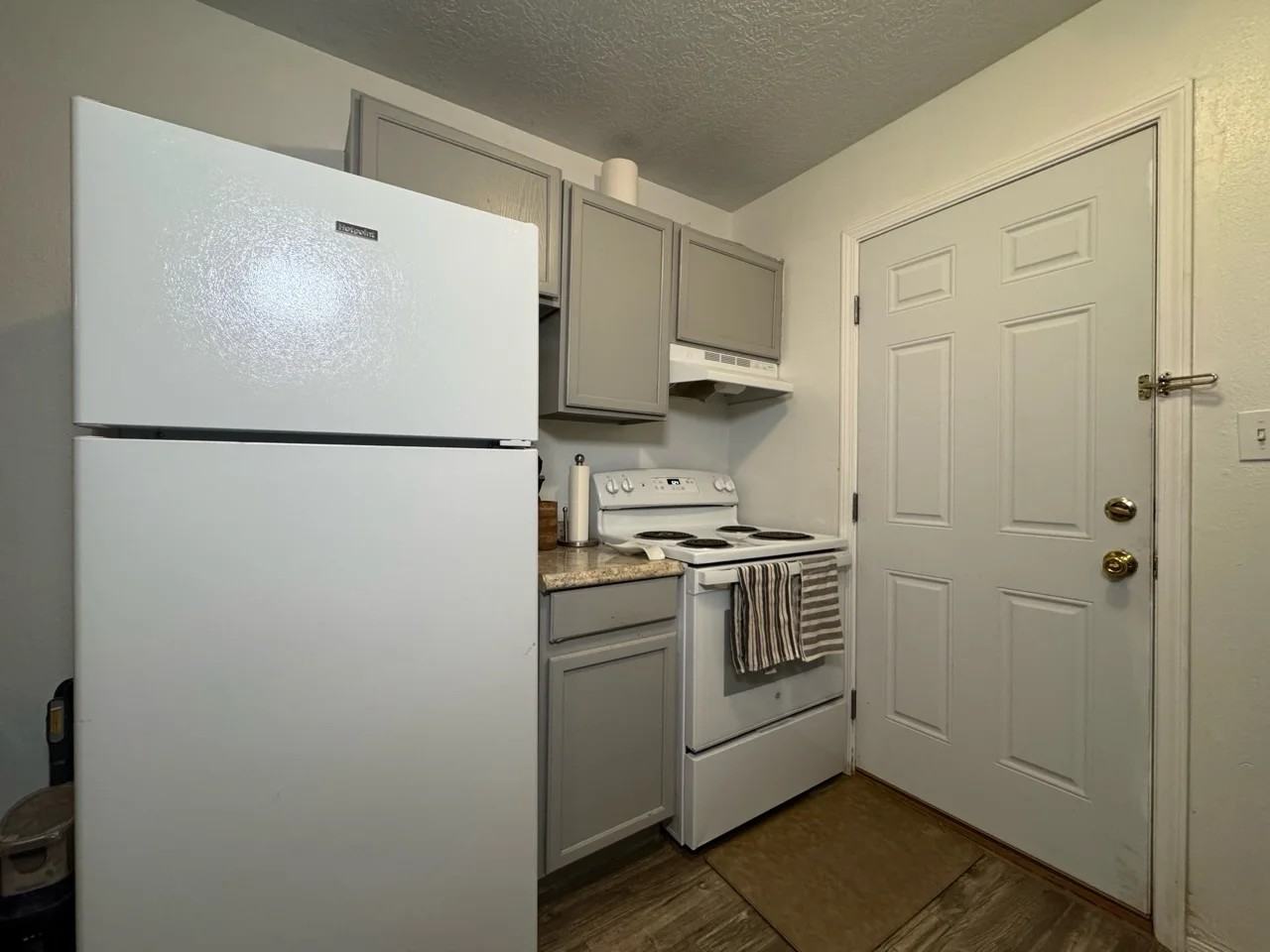 652 Vancouver Rd Se #C - Photo 6 of 11