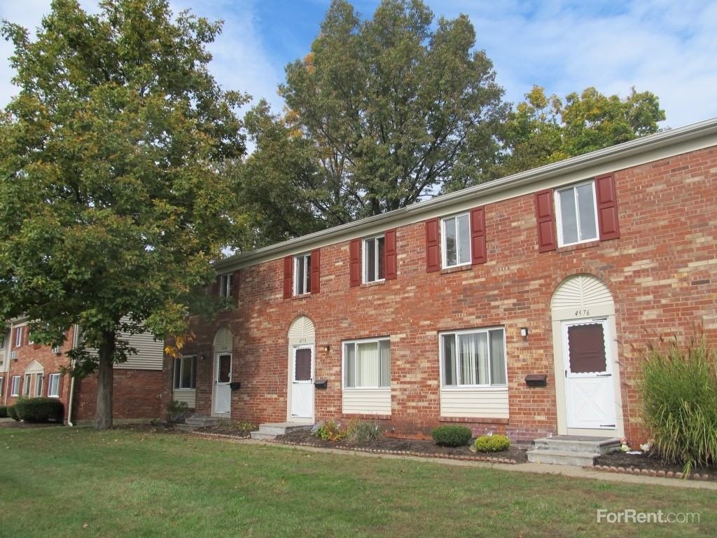 Central Park West & Le Chateau Apartments 4661 New Hampshire Cir